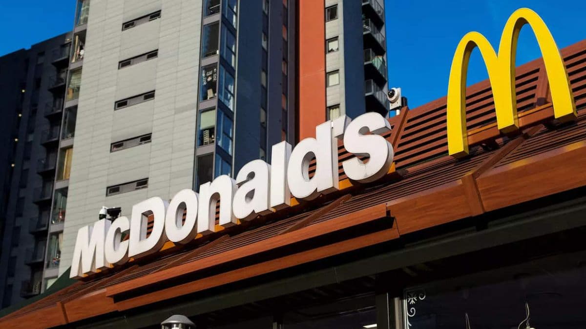 आखिर क्यों भारत में बर्गर, पिज्जा लोग खा रहे हैं कम? Mcdonald's की गिर गई सेल