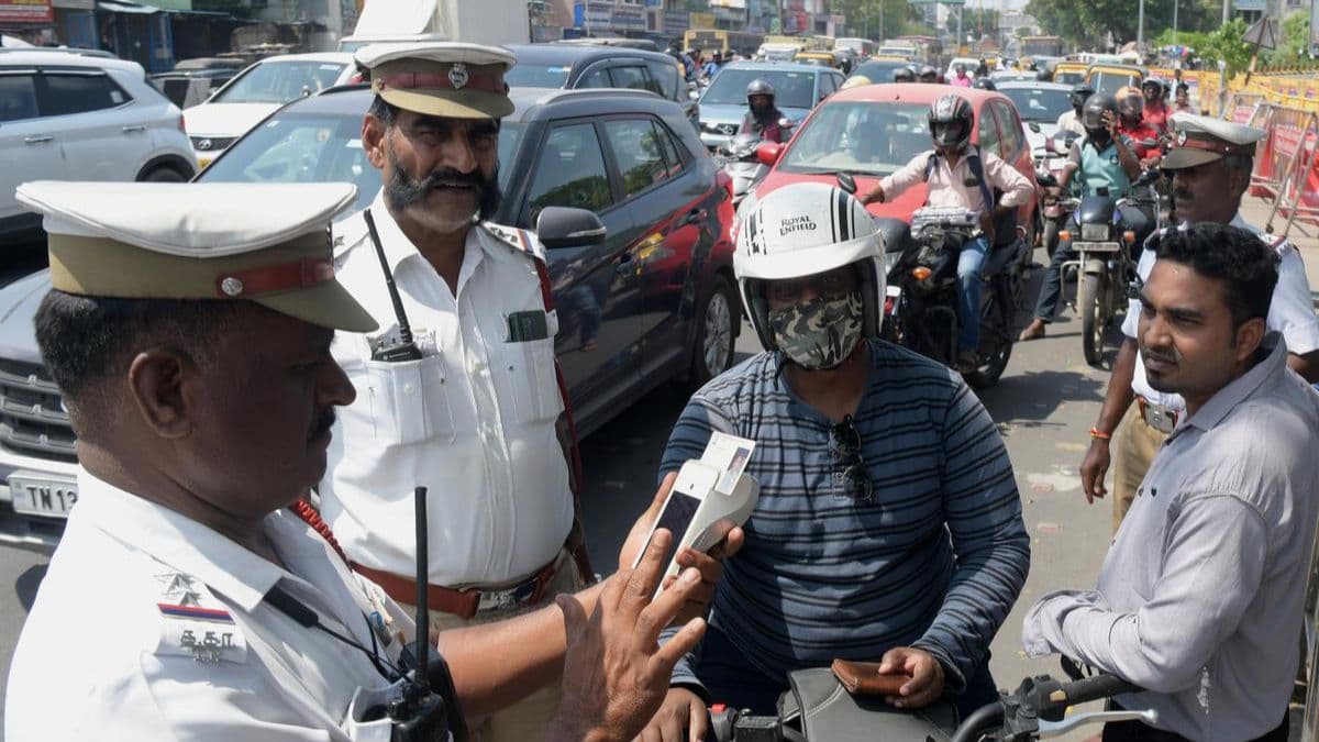 Car और Bike का कट गया गलत चालान, घर बैठे शिकायत करना है आसान