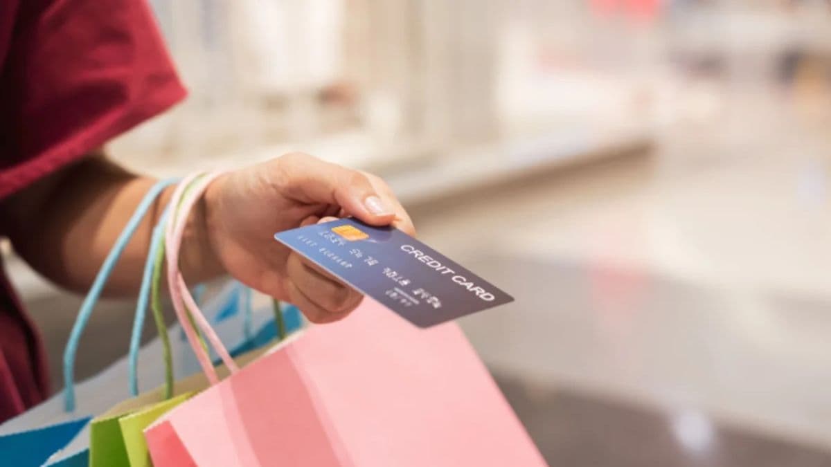 Credit Card लेने का ये सही समय, बैंक दे सकते हैं जल्द ही खुशखबरी