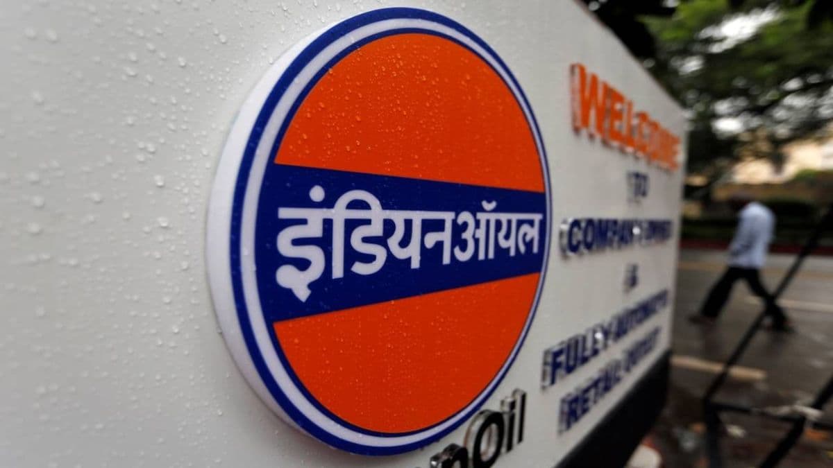 IOCL & BPCL Fine: बैंकों के बाद अब पेट्रोल पंप कंपनियों पर लग गया तगड़ा जुर्माना