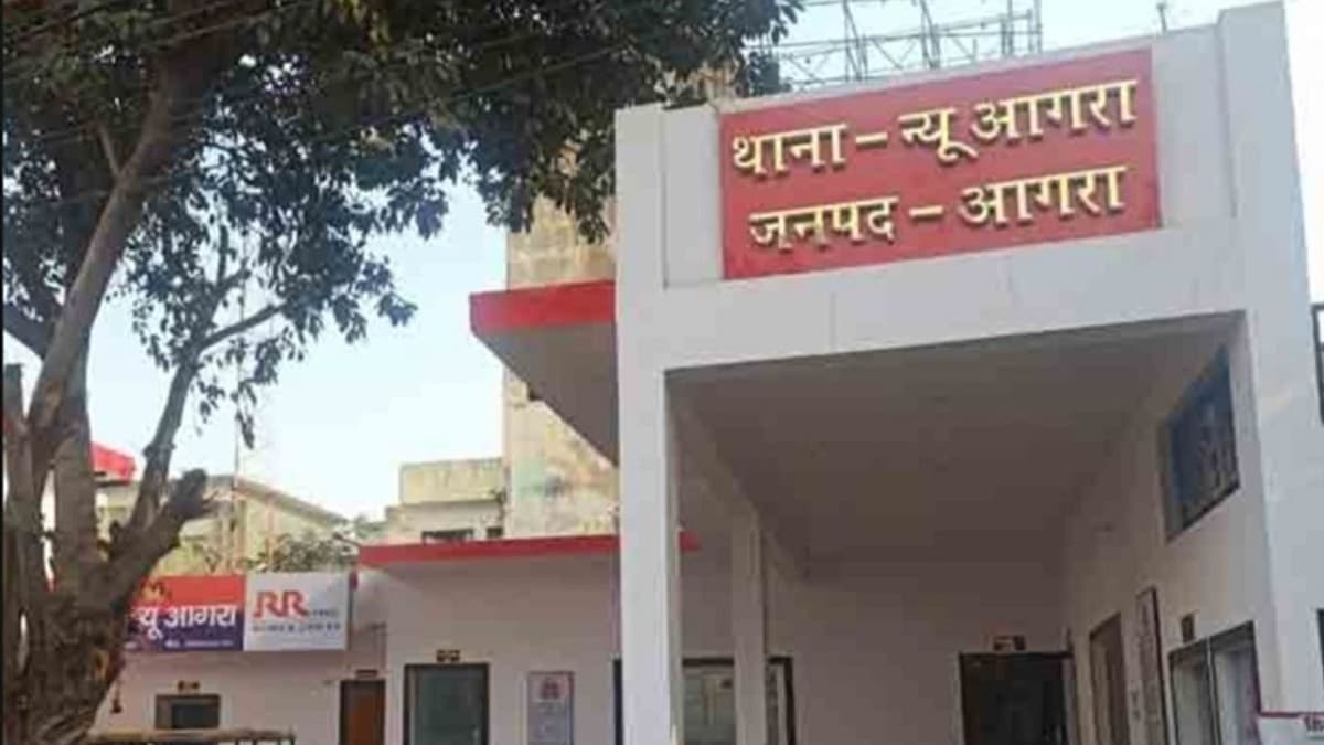 'दुष्कर्म का विरोध किया तो गर्म चिमटे से हाथ जलाकर तेजाब डालने की धमकी', थाने पहुंची छात्रा ने पुलिस को बताई 'आपबीती'