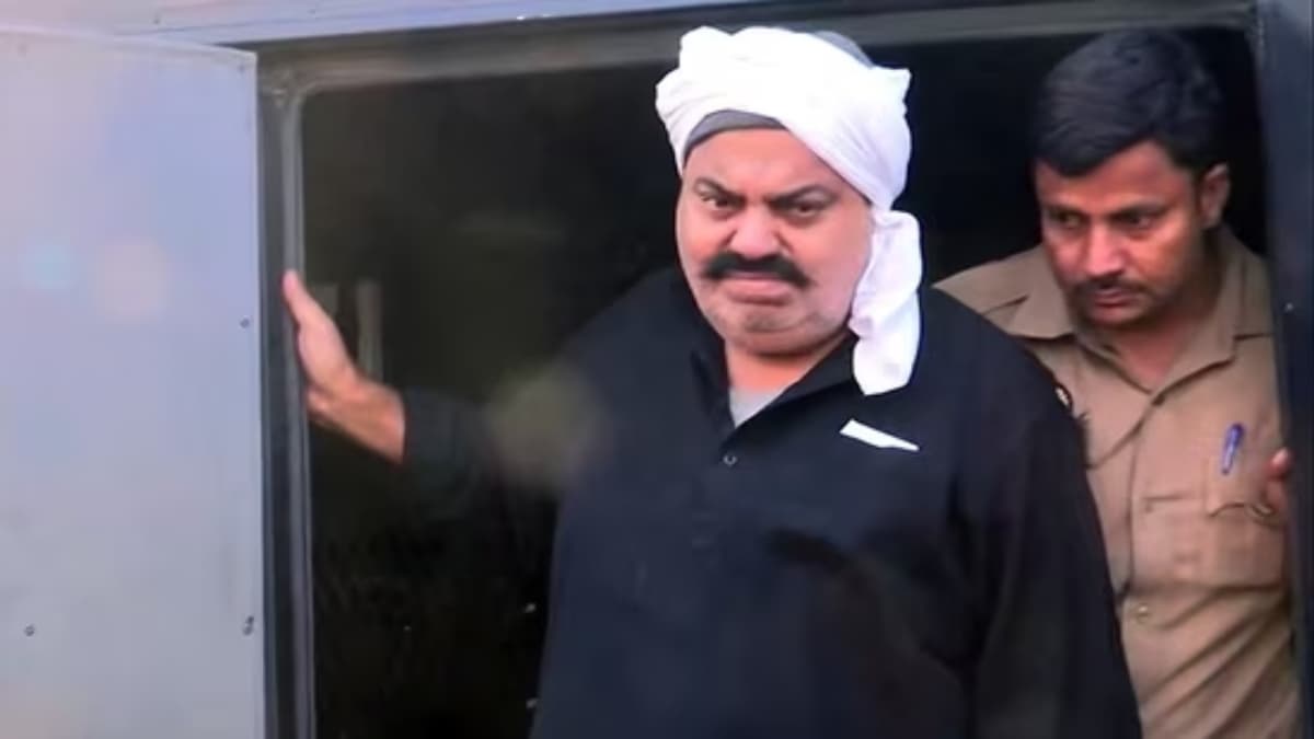 अतीक अहमद अभी भी जिंदा है क्या! क्यों उठने लगे सवाल, प्रयागराज पुलिस ने छह मामलों में किया ऐसा कमाल