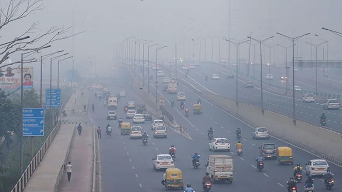 Delhi Air Quality: दिल्ली एनसीआर की हवा फिर खराब, राहत के नहीं कोई आसार, तमाम प्रयास हो रहे फेल