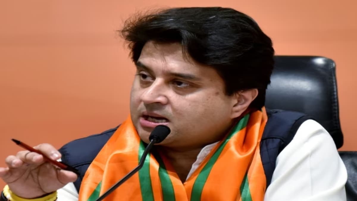 MP Election: चार दिवसीय दौरे पर ग्वालियर पहुंचे सिंधिया, I.N.D.I.A. 'भारत' पर बोले- मातृभूमि के नाम का विरोध करना देश का दुर्भाग्य