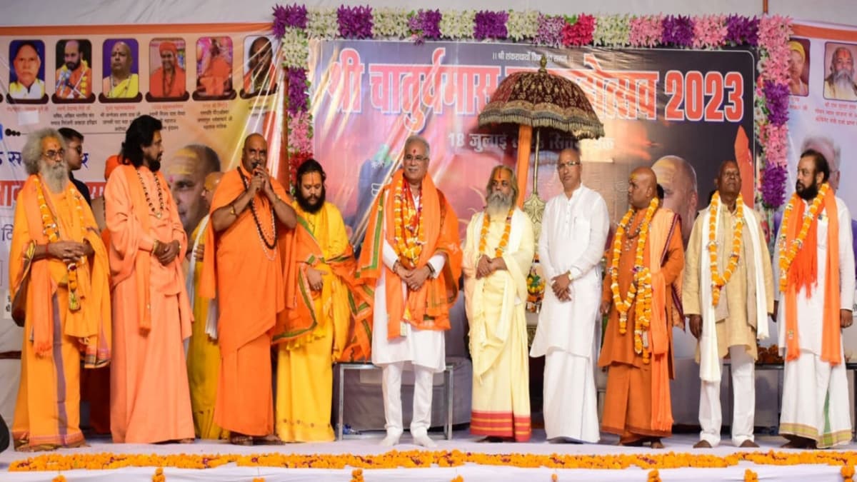 संत महात्माओं के आशीर्वाद से प्रदेश प्रगति की ओर आगे बढ़ रहा; सीएम बघेल