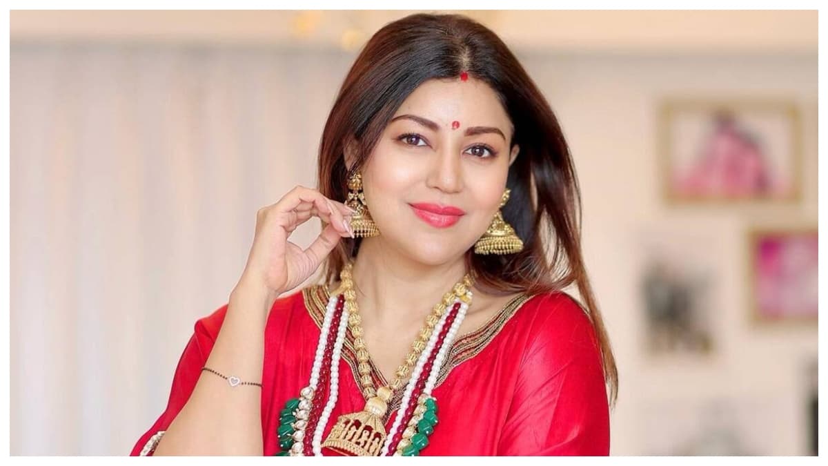 Debina Bonnerjee ने किया रैंप वॉक, दोनों बेटियों के साथ ट्विनिंग कर दिखाया जलवा