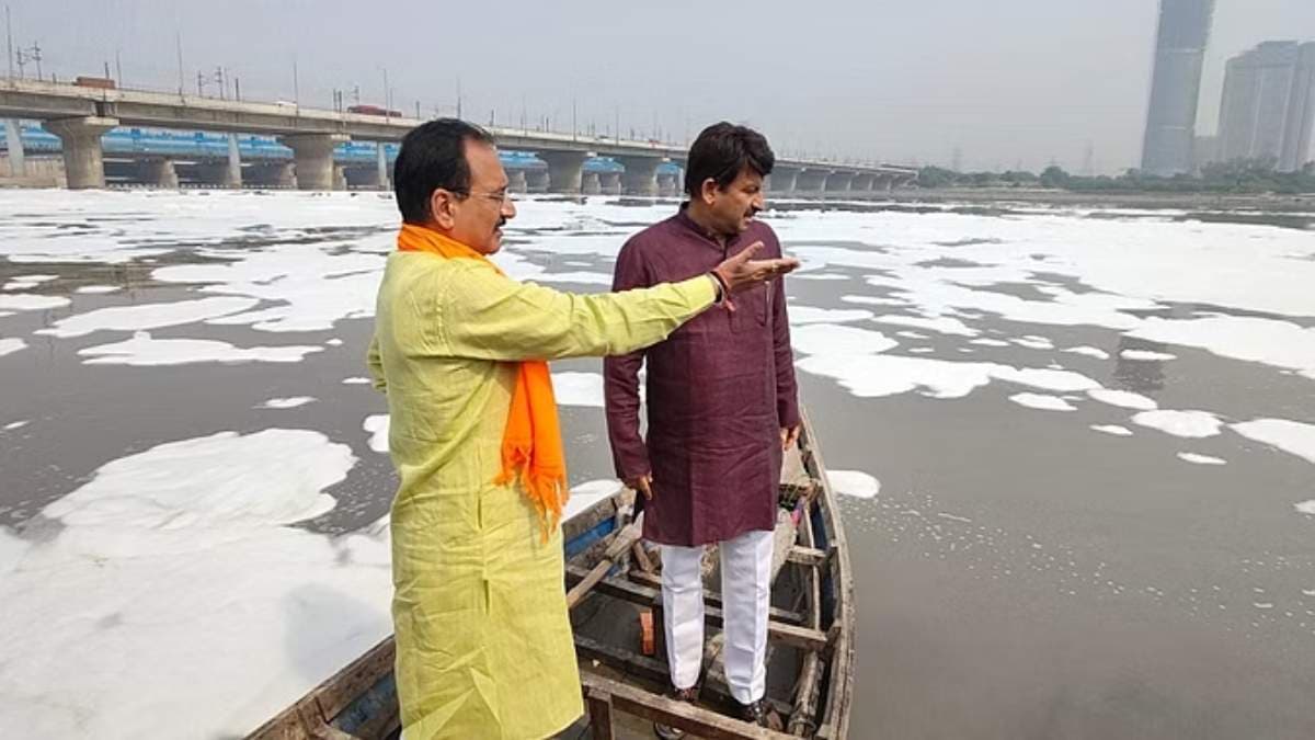 दिल्ली में छठ पूजा की तैयारियों को लेकर केजरीवाल पर भड़के मनोज तिवारी, यमुना की बदहाली के लिए ठहराया जिम्मेदार