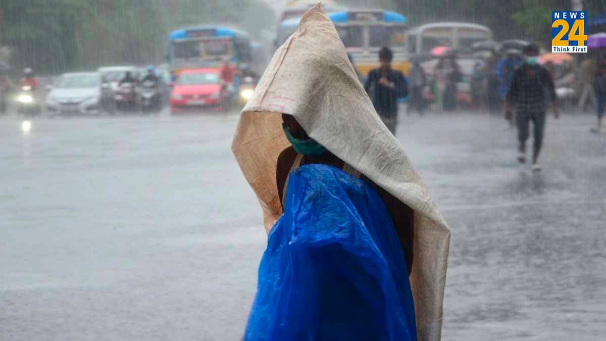 Weather Update: 12 राज्यों में हो सकती है बारिश, उत्तर भारत में गर्मी के आसार; जानें क्या कहता है मौसम विभाग?