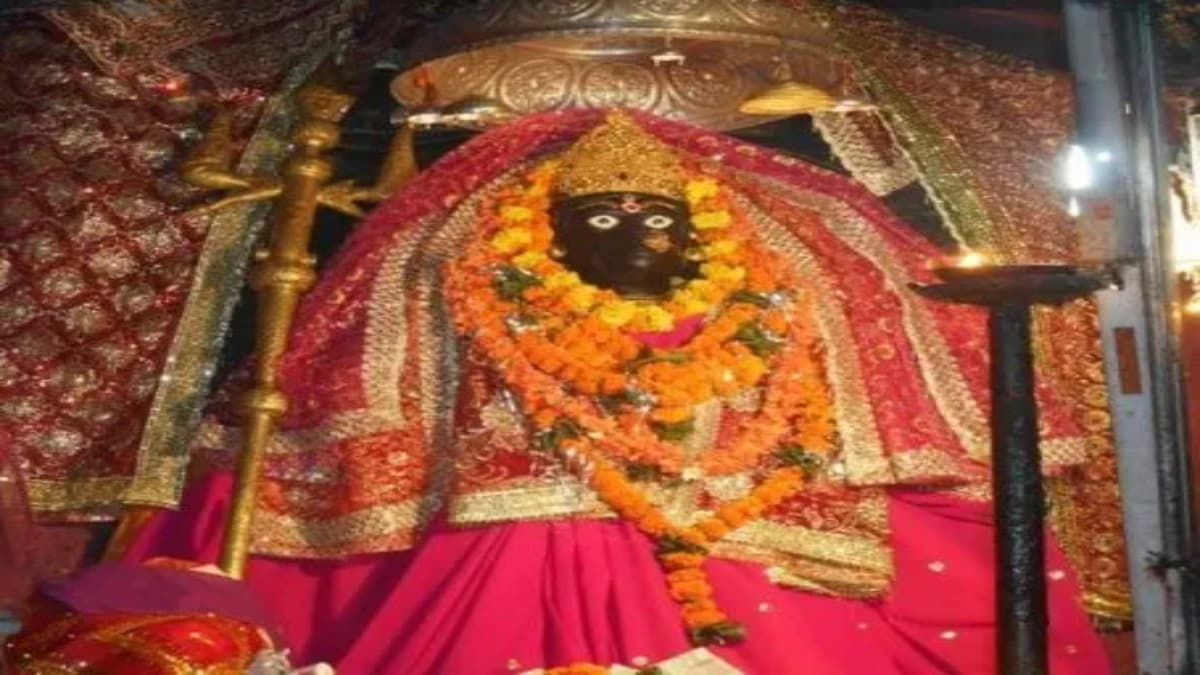 मां दंतेश्वरी को पहला श्रृंगार जोड़ा चढ़ाते हैं किन्नर, आधी रात को निकलती है यात्रा