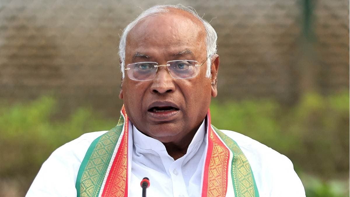 I.N.D.I.A. के लोगो में अशोक चिह्न इस्तेमाल करके फंसे कॉन्ग्रेस अध्यक्ष खड़गे; मुकद्दमे के लिए High Court के वकील ने मांगी परमिशन