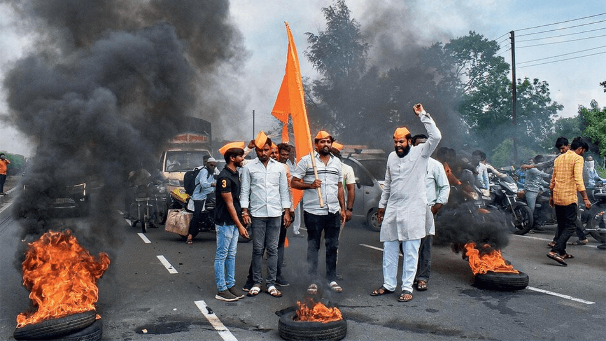 मराठा आरक्षण आंदोलन: 11 दिन में 13 ने किया सुसाइड, आहत शिवसेना सांसद ने दिया इस्तीफा