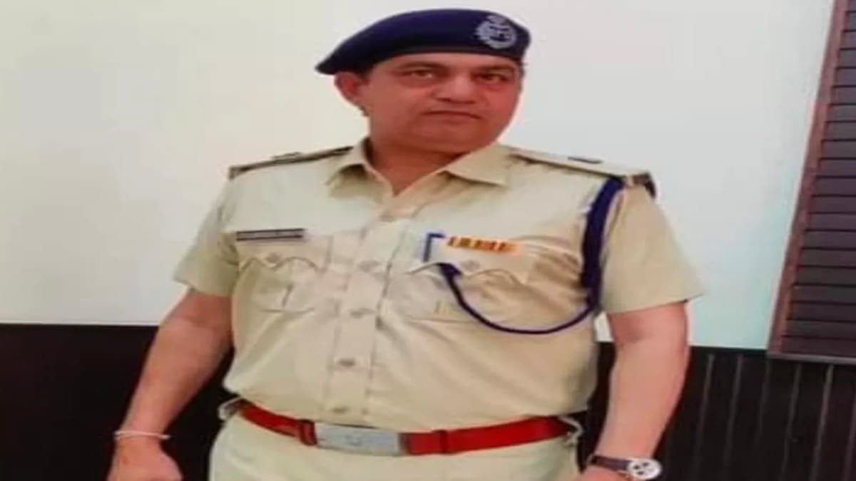 कौन है वो DSP? जिनकी जिम में हार्ट अटैक से गई जान, 3 दिन पहले मनाई थी शादी की सिल्वर जुबली