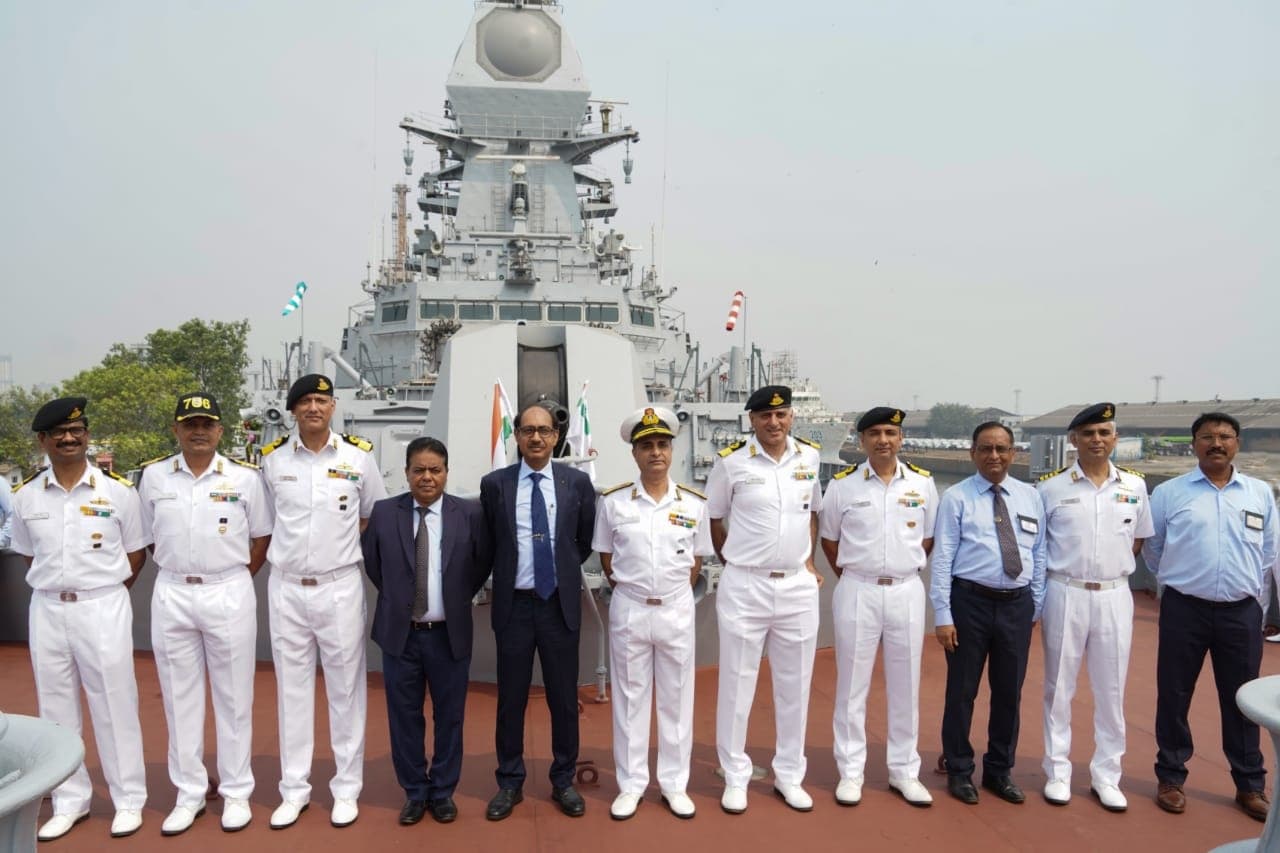 समुद्र में बढ़ी हमारी ताकत; Navy के बेड़े में शामिल हुआ जंगी जहाज 'इम्फाल', एक और डिलिवरी जल्द