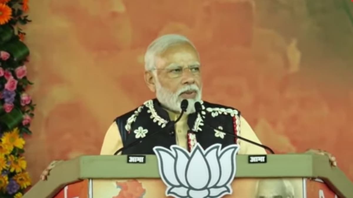 PM Modi's Public Rally : पीएम मोदी ने तेलंगाना को 8,000 करोड़ की परियोजनाओं की दी सौगात, रैली में उमड़ा जनसैलाब