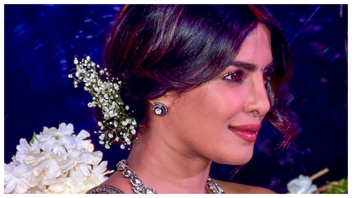 ऐसी क्या मजबूरी? जो Priyanka Chopra पति के बिना ही मनाएंगी करवा चौथ!