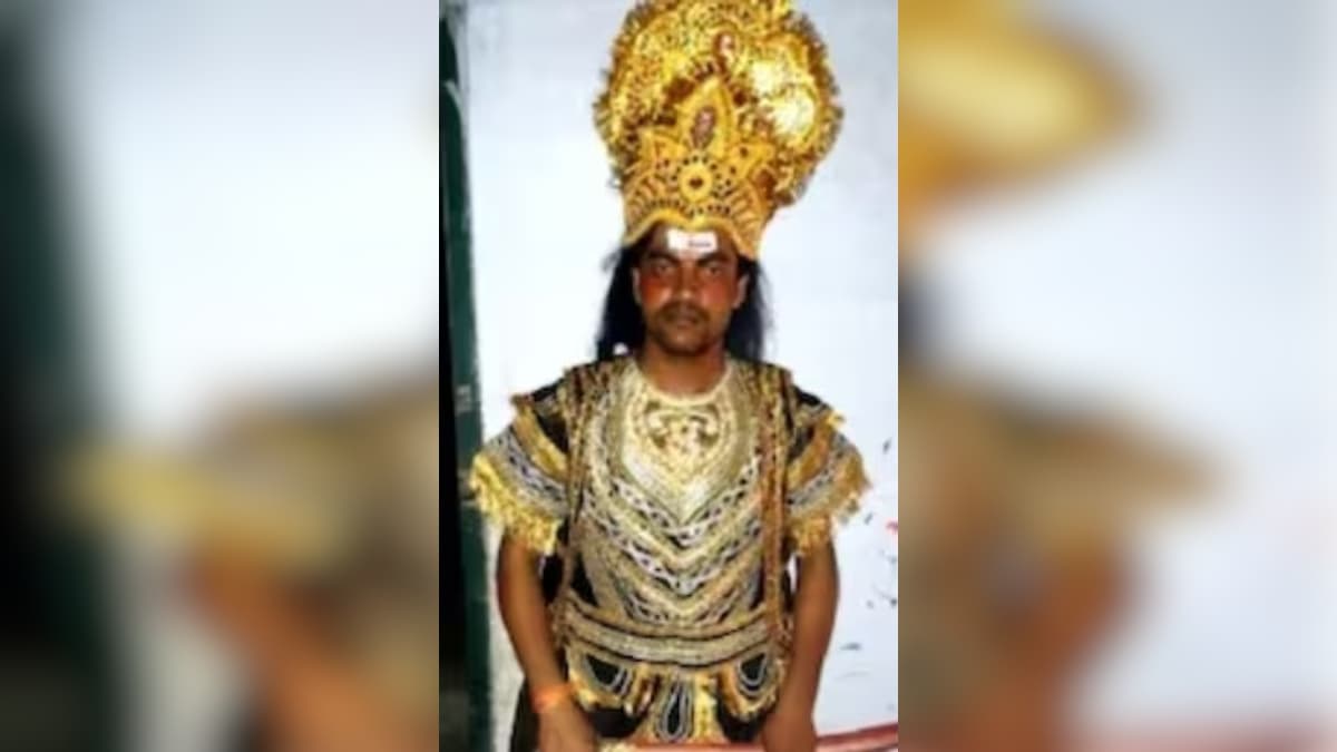 पुलिस वाला नहीं सह सका 'माता सीता' का अपमान; जय बजरंग बली बोल स्टेज पर चढ़ा और फिर खूब धोया 'रावण' को