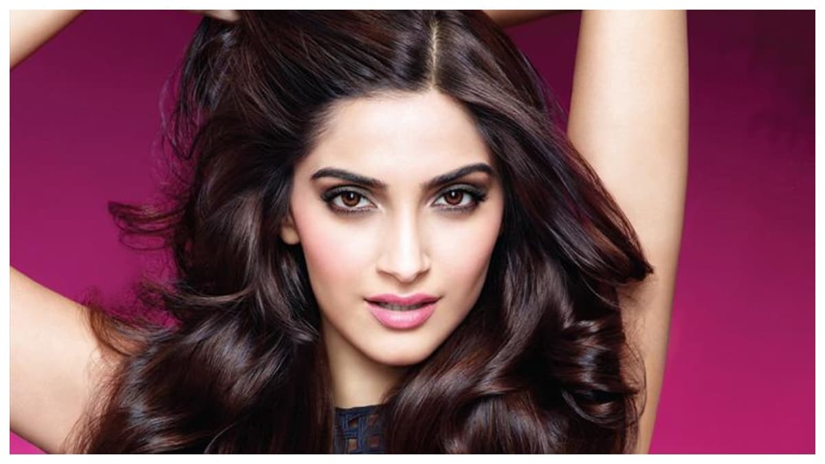 एथनिक लुक में रैंप पर उतरीं Sonam Kapoor, एक्ट्रेस की सादगी ने जीता सबका दिल