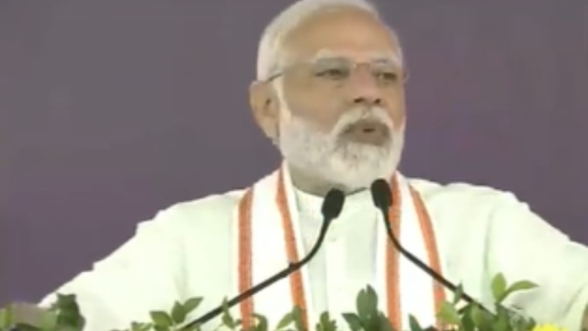 PM Modi Gujarat Visit: गुजरात पहुंचे पीएम मोदी ने कह दी बड़ी बात, राज्य को मिली 6000 करोड़ की सौगात