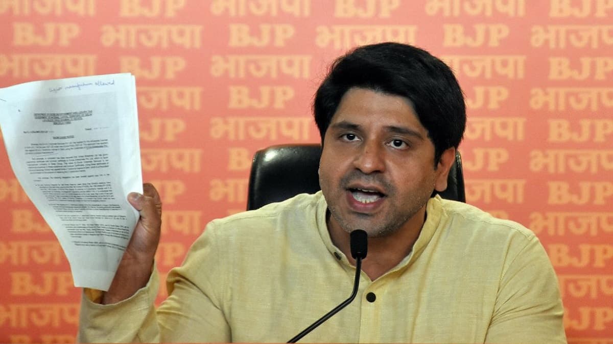 महिलाओं का अपमान बर्दाश्त नहीं...साध्वी निरंजन ज्योति को 'माल' कहने पर सौगत राय पर भड़के शहजाद पूनावाला