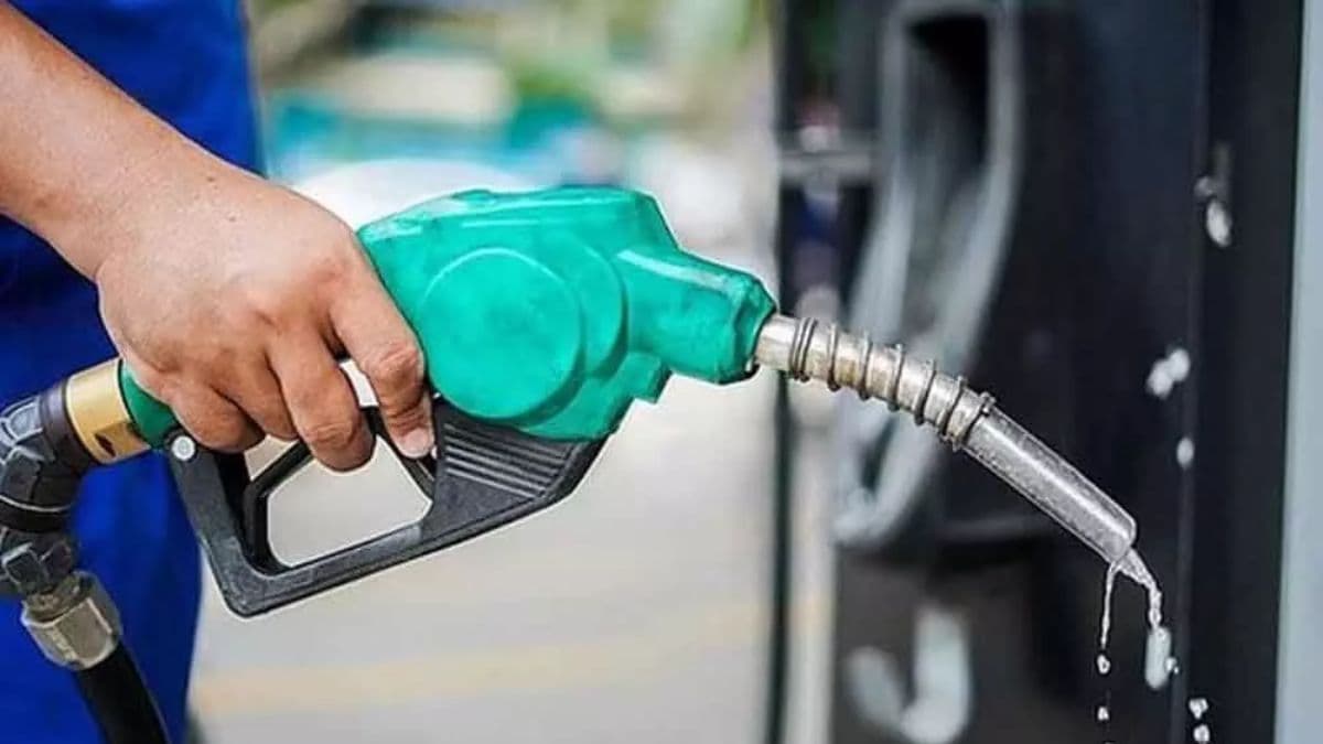 Petrol-Diesel Price: ये हैं आज के पेट्रोल-डीजल के रेट्स, घर से निकलने से पहले देख लें लिस्ट