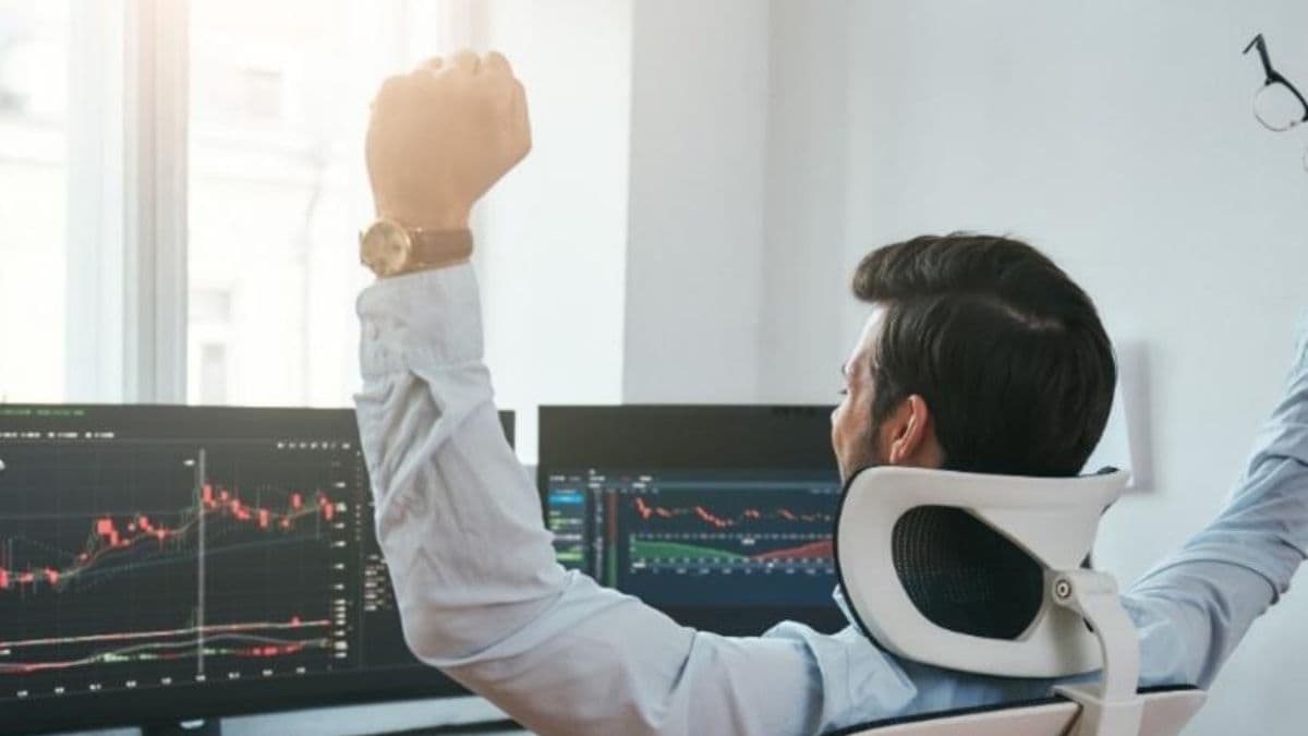 Share Market खुलते ही झूमे निवेशक, हरे निशान के साथ दिन का आगाज, 300 अंक की बढ़त