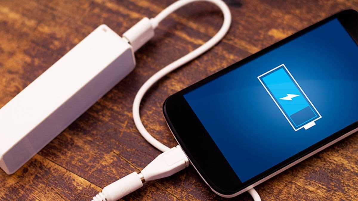 Phone Charging Tips: इतने घंटे से ज्यादा फोन ना करें चार्ज, नहीं तो हो जाएगी बैट्री खराब