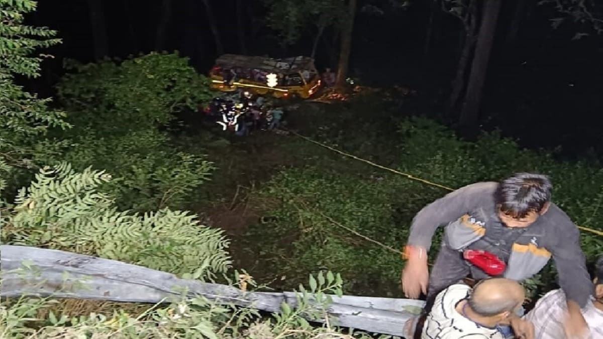 Bus Accident in Nainital : नैनीताल में बड़ा हादसा, 32 सवारियों से भरी बस खाई में गिरी, 5 लोगों की मौत