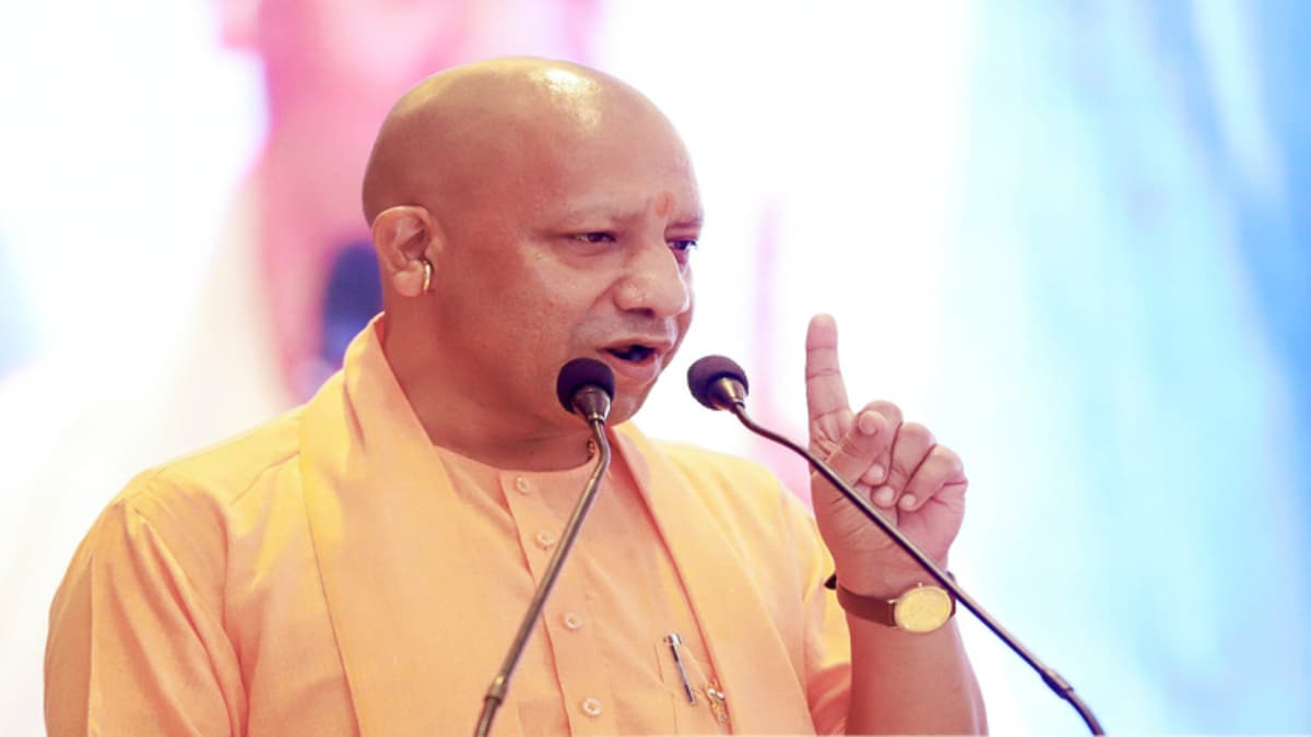 '2017 से पहले स्कूल जाने में डरती थीं यूपी की बेटियां', सपा पर तंज कसते हुए CM योगी ने किया बड़ा ऐलान