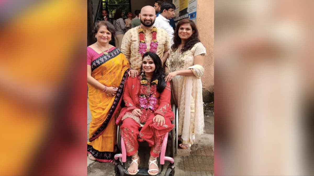 मुझे खेद है, आपको असुविधा हुई...महाराष्ट्र डिप्टी CM देवेंद्र फडणवीस ने दिव्यांग दुल्हन से माफी क्यों मांगी?