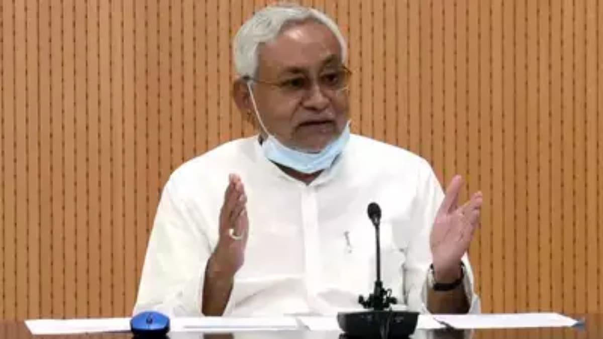 नीतीश कुमार का सरकारी कर्मचारियों को बड़ा तोहफा, बिहार कैबिनेट बैठक में 8 प्रस्तावों पर लगी मुहर