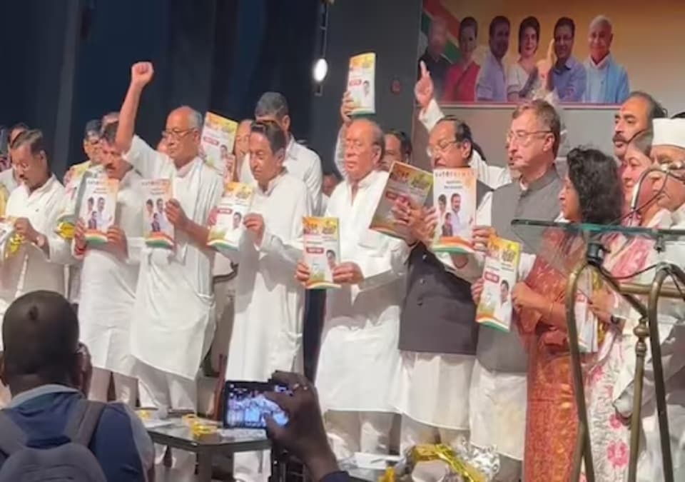 Analysis : MP कांग्रेस ने अपने ‘वचन पत्र’ में मुफ्त चुनावी वादे कर बीजेपी के सामने बढ़ाई चुनौतियां