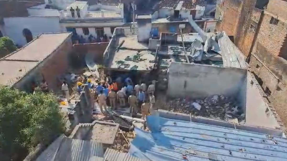Blast In Damoh : मध्य प्रदेश के दमोह में अवैध पटाखा फैक्ट्री में धमाका, तीन लोगों की मौत, 10 घायल