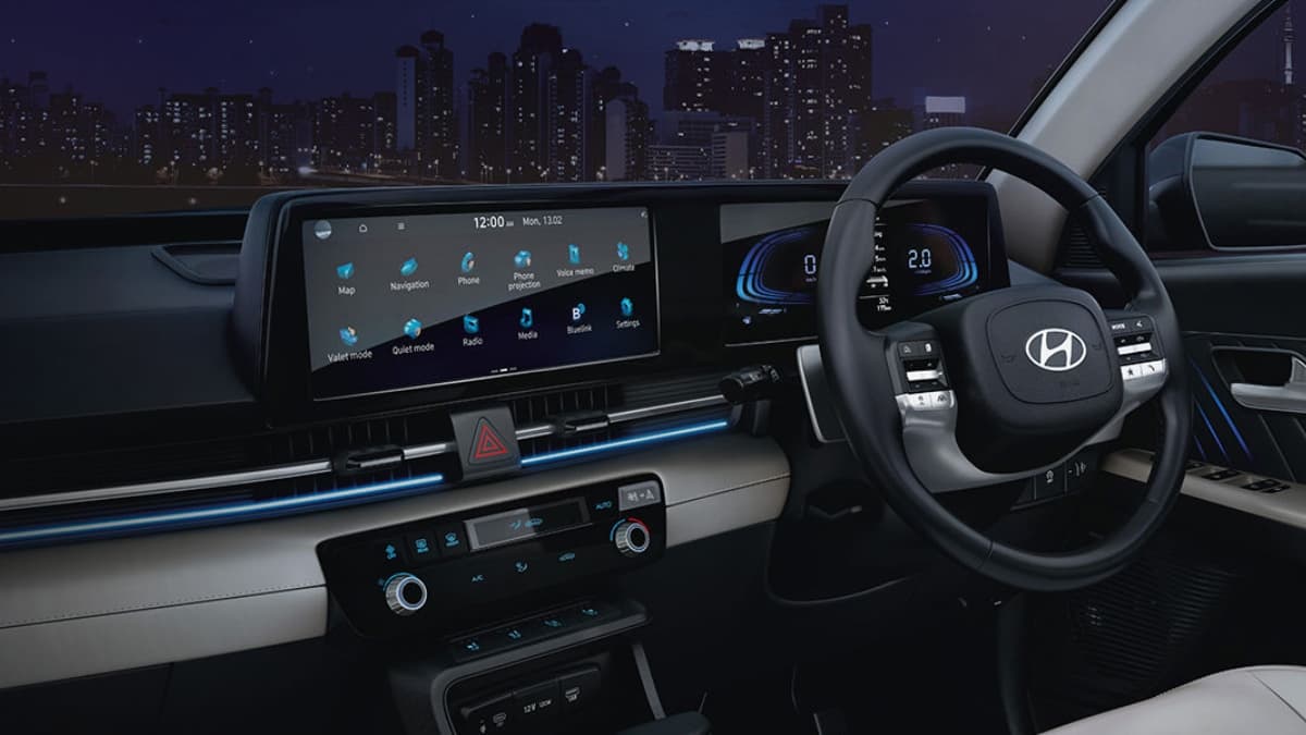 1.85 लाख में Maruti Alto K10 और 9.25 लाख में मिल रही Hyundai Verna