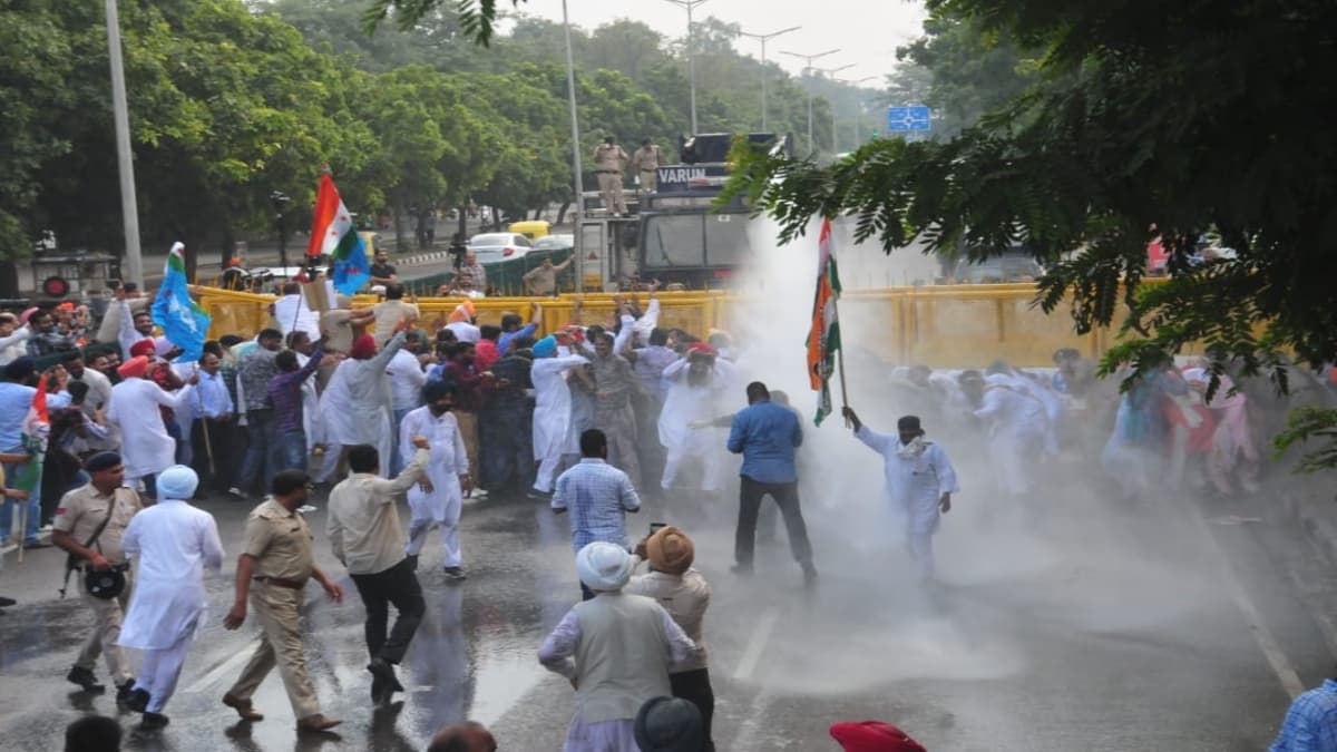 चंडीगढ़ में SYL पर विवाद; राज्यपाल पुरोहित को ज्ञापन देने जा रहे कांग्रेसियों को पुलिस ने वाटर कैनन से खदेड़ा