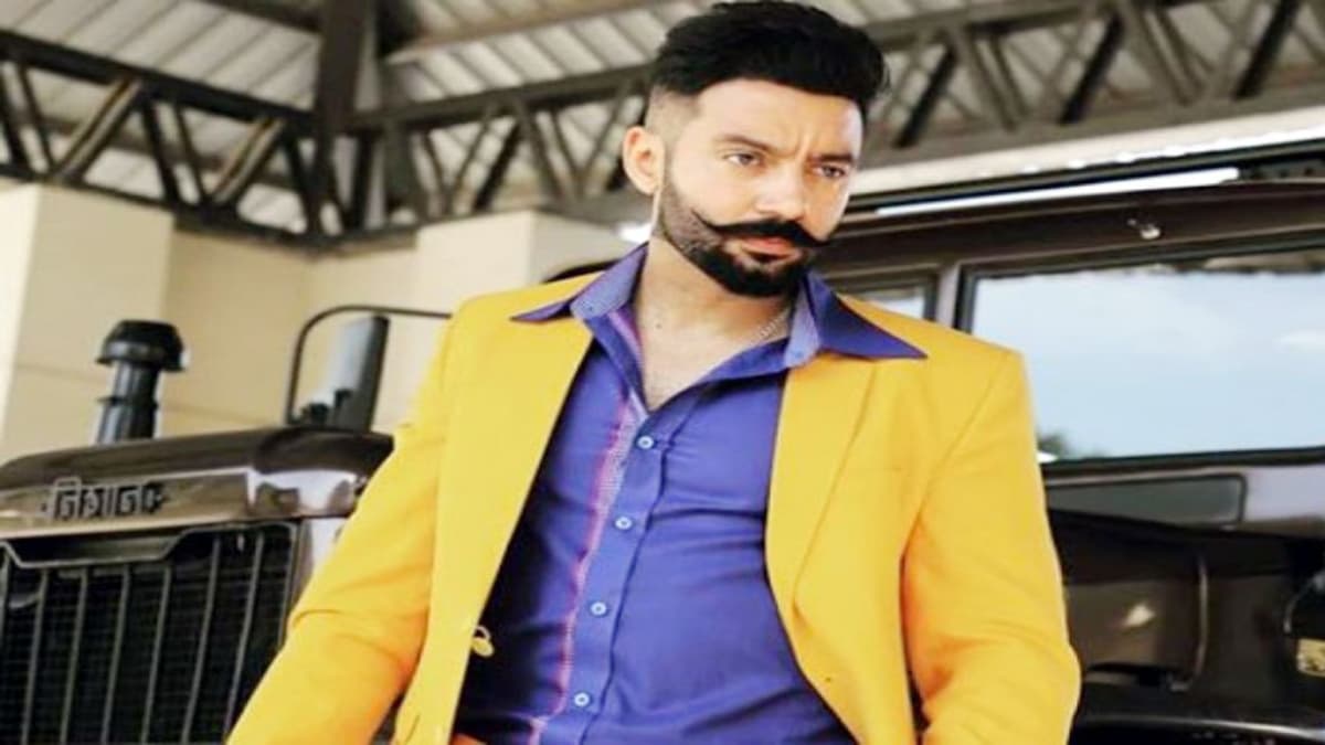 सुधर जाओ नहीं तो ट्रिगर दब जाएगा...पंजाबी सिंगर ने शख्स की कनपटी पर पिस्तौल तान आखिर ऐसा क्यों कहा?