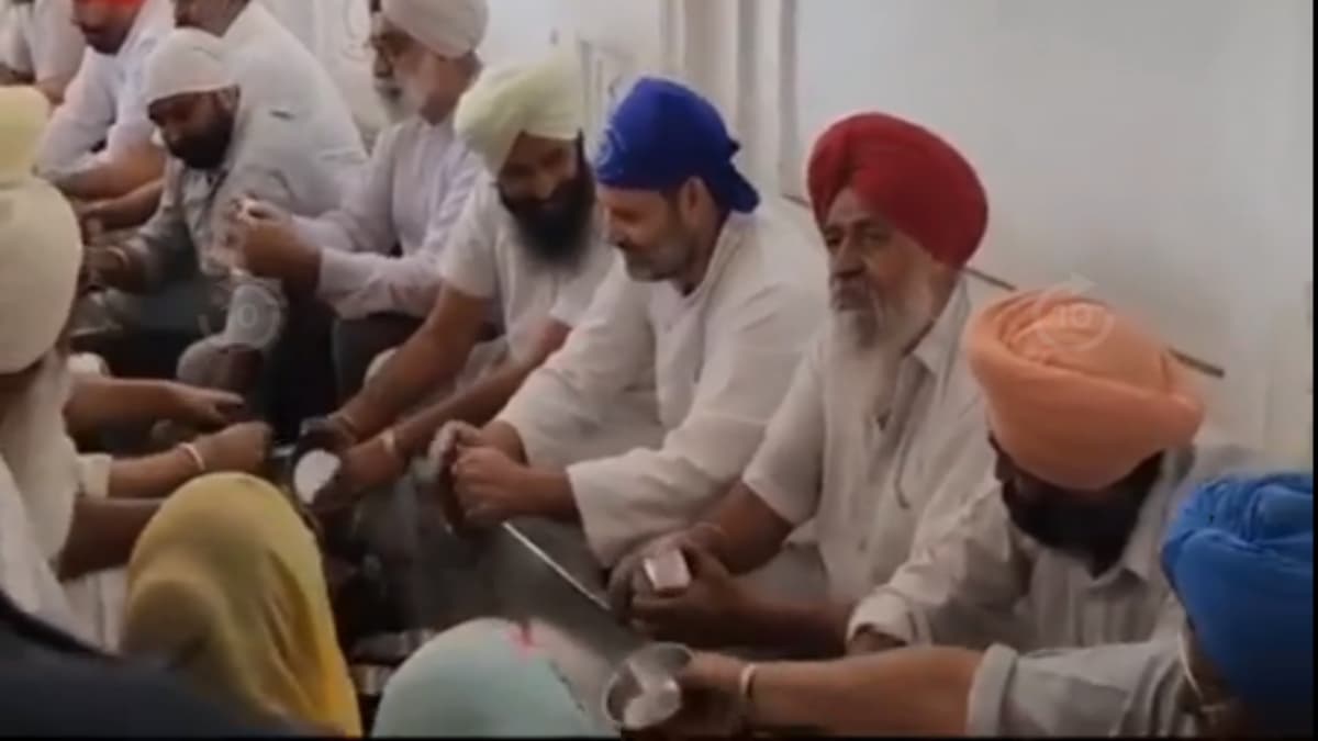 Rahul Gandhi Punjab Visit: कांग्रेस नेता ने गोल्डन टेंपल में माथा टेका, लंगर सेवा करते हुए झूठे बर्तन धोए