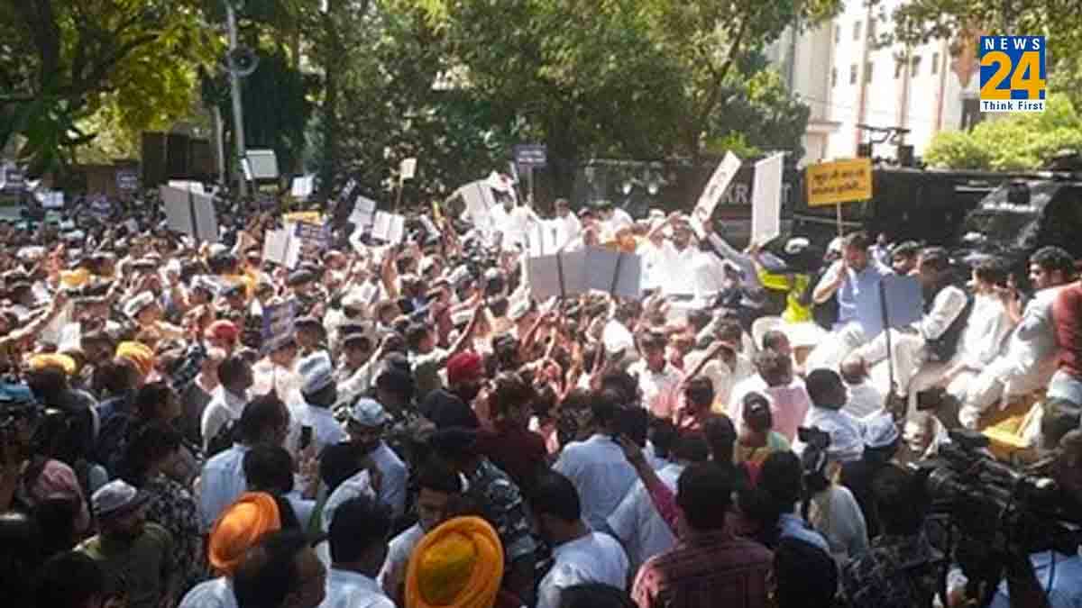 संजय सिंह की गिरफ्तारी के विरोध में फूटा आप का गुस्सा, बीजेपी दफ्तर के बाहर प्रदर्शन; कई कार्यकर्ता हिरासत में