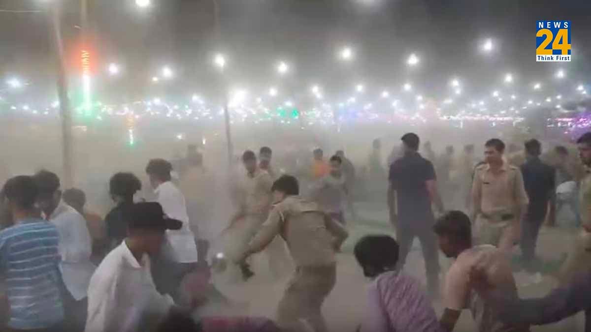 Watch Video: जलविहार महोत्सव में रशियन डांसर को देख बेकाबू हुई भीड़, पुलिस और बाउंसरों ने बरसाईं लाठियां