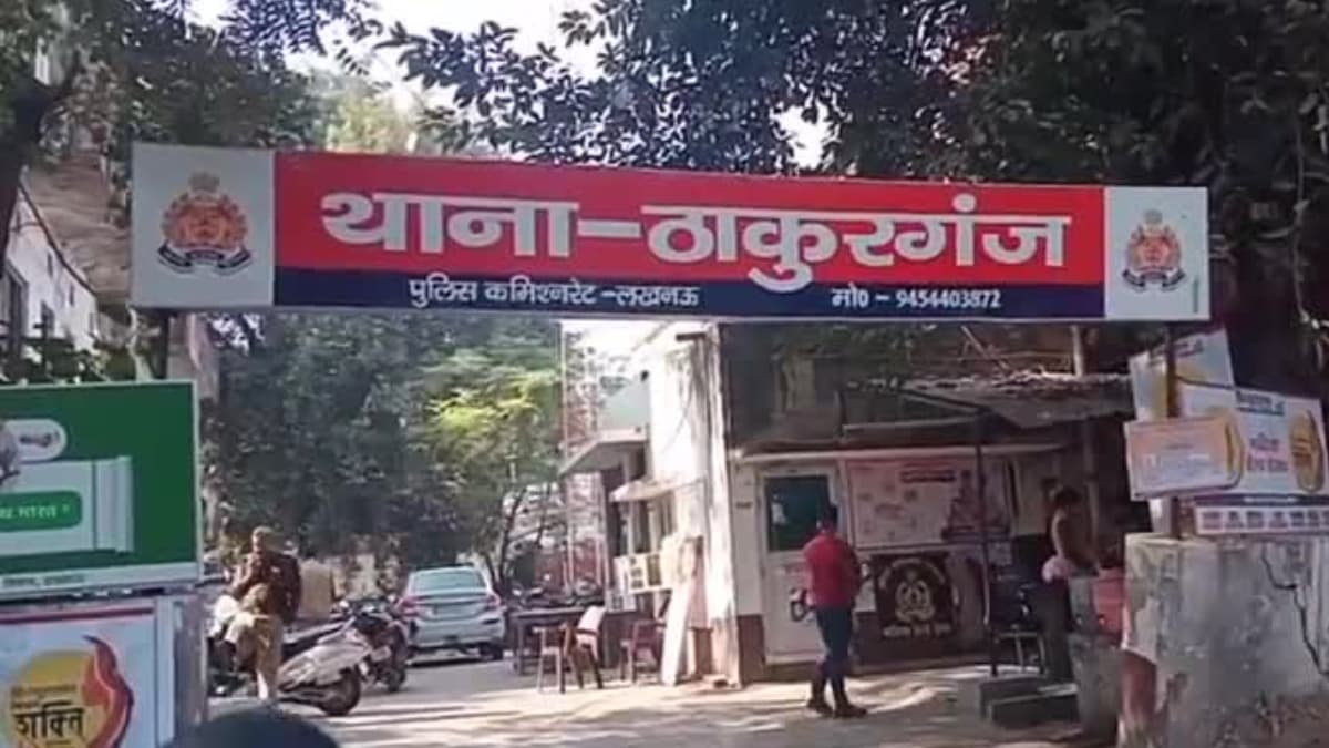 'टूटी मूर्ति को प्रवाहित करने के बदले मांगे रुपये', मना करते ही हथियार से कर दिया हमला