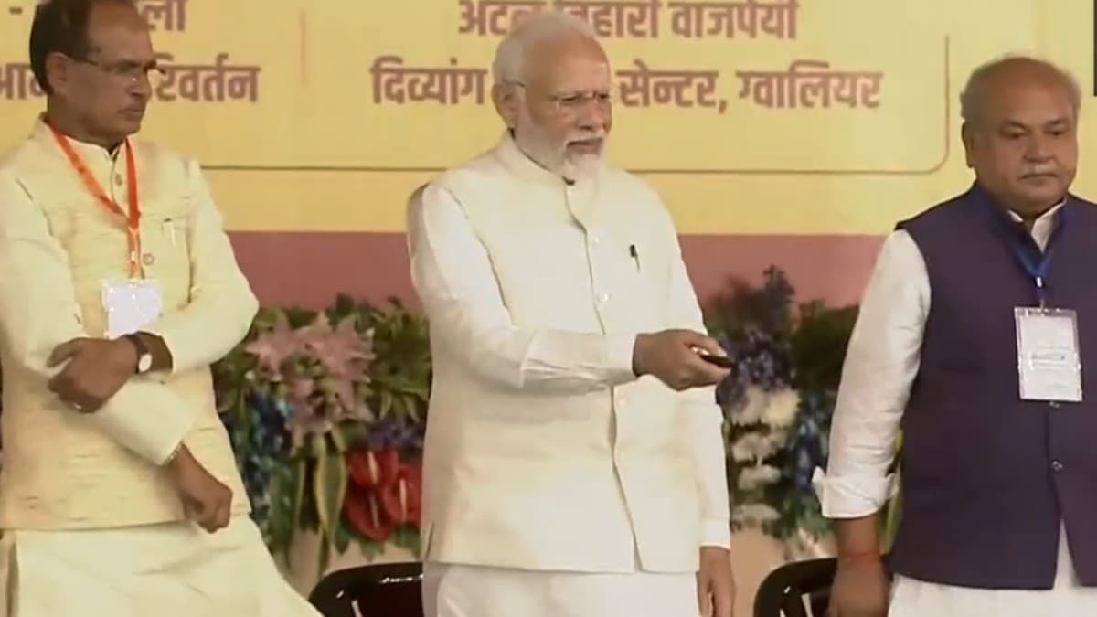 'लोगों को बांटने का काम किया,' ग्वालियर में गरजे पीएम मोदी, विपक्ष पर साधा निशाना