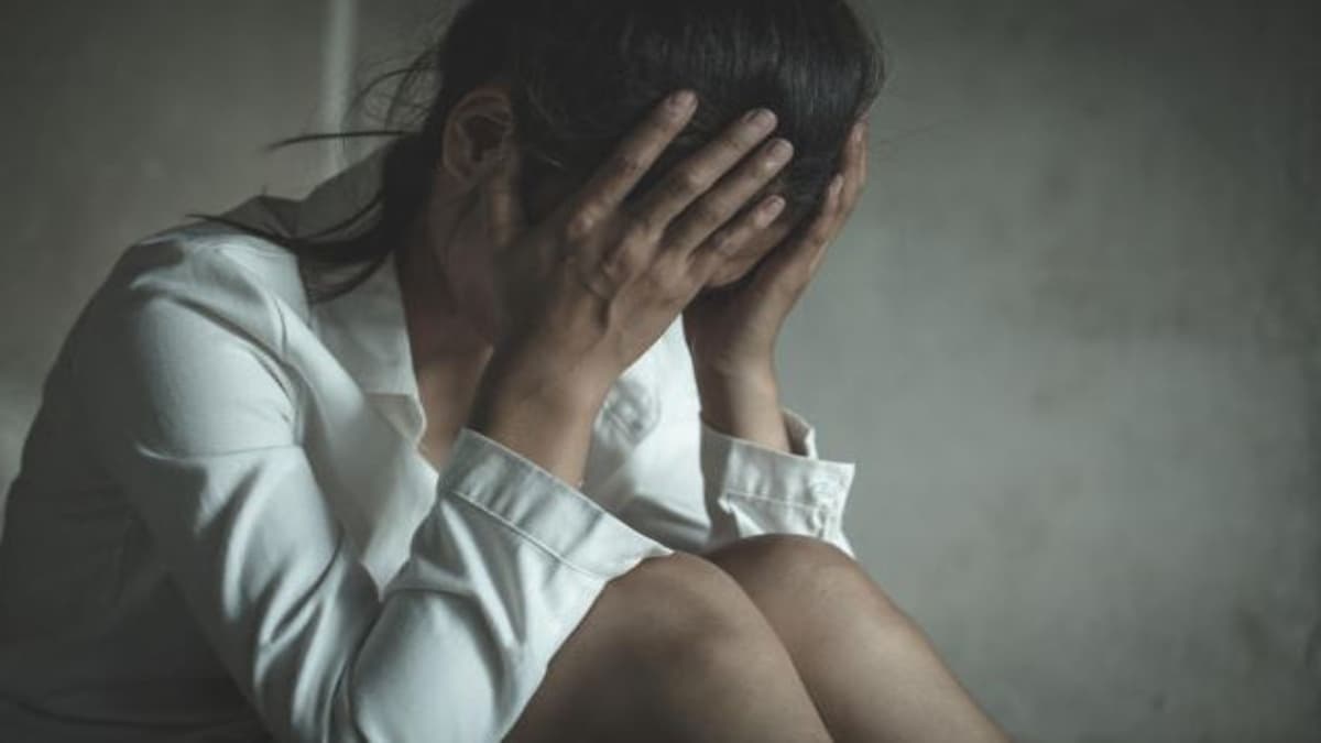 'धंधा करती हो, गांव से निकाल देंगे'...नाबालिग लड़की और महिला को पीटा, बाल काटे; गलियों में घसीटा
