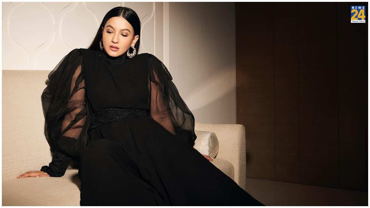 'ओह नो संभल के मैडम', Gauahar Khan हुईं Oops मोमेंट का शिकार; वायरल वीडियो यूजर्स ले रहे मजे