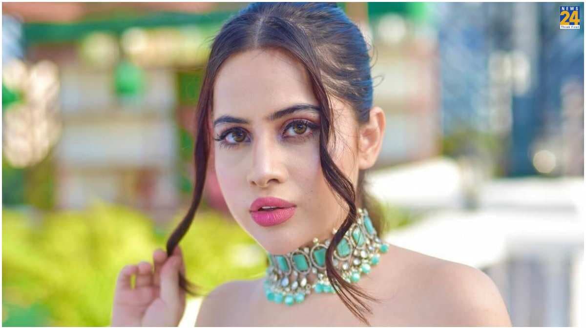 'अब आई तुम अपने असली रूप में' Urfi Javed का नया लुक देख यूजर्स ने की टिप्पणी, कुछ लोग पढ़ने लगे हनुमान चालीसा