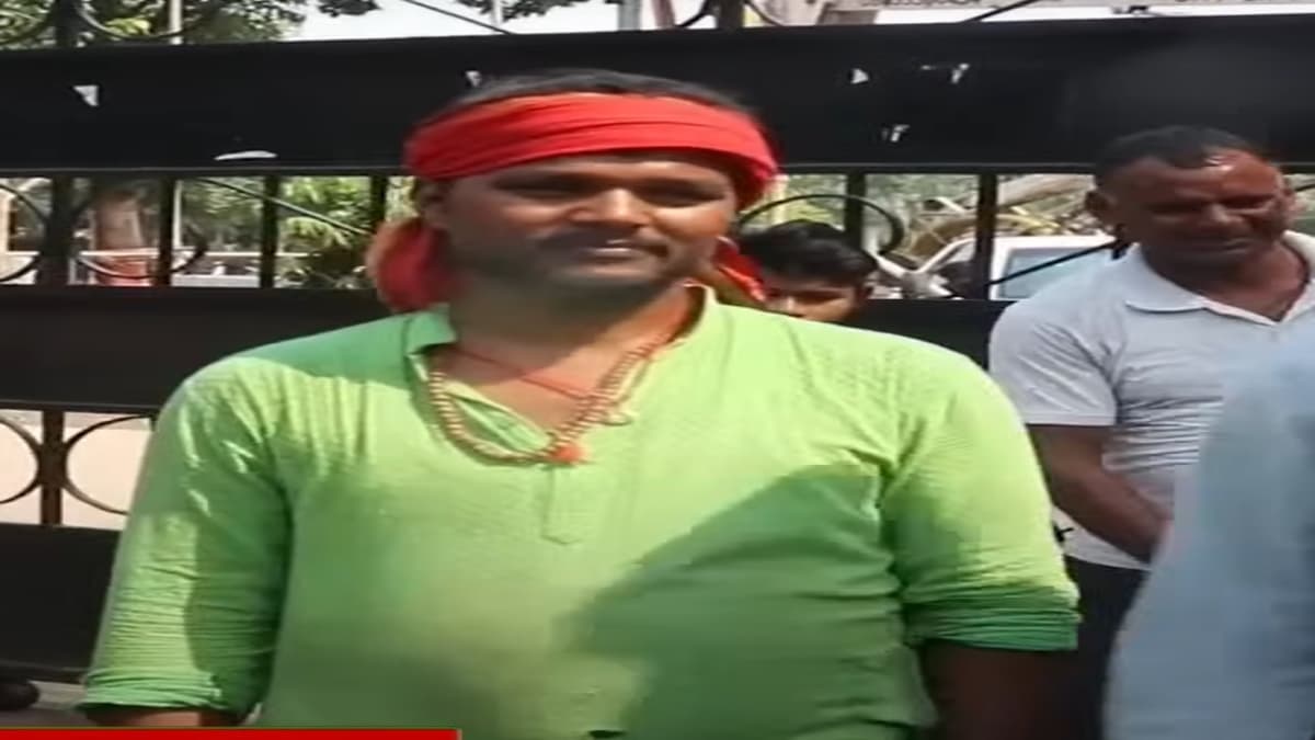 Bihar News : पटना के गांधी मैदान में चाय बेचने वाले अनोखे सिंगर ने जादुई आवाज से जीता सबका दिल