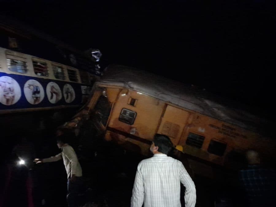 आंध्र प्रदेश के विजयनगरम में दो पैसेंजर ट्रेनें टकराईं, 6 लोगों के मौत की खबर, पीएम मोदी ने जताया दुख