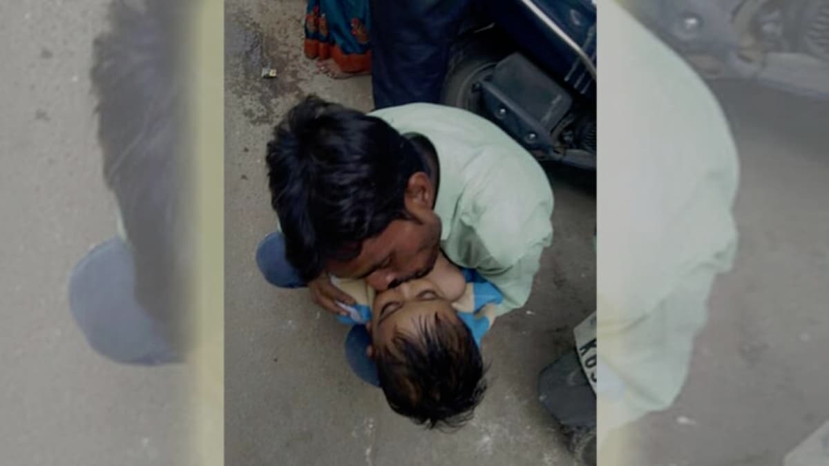 बदकिस्मत मां-बाप! दो पहले ही मर चुके, तीसरे बच्चे को भी आंखों के सामने दम तोड़ते देख बौखलाया पिता, बेहोश हुई मां