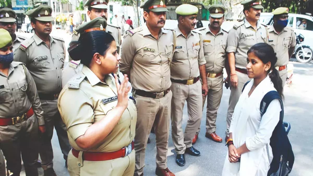 लड़कियों को छेड़ने वालों को छोड़ेंगे नहीं, UP में एंटी रोमियो स्क्वायड की 1678 टोलियां आपके बीच में
