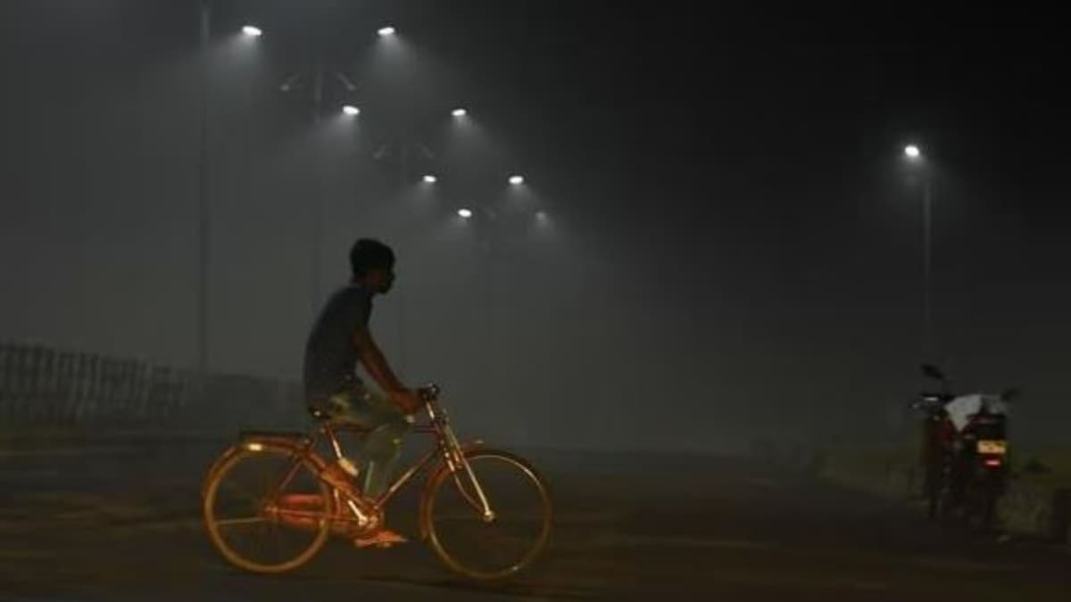 दिल्ली में रात को ठंड बढ़ी, 20 डिग्री से नीचे गिरेगा पारा; जानें मौसम का ताजा अपडेट