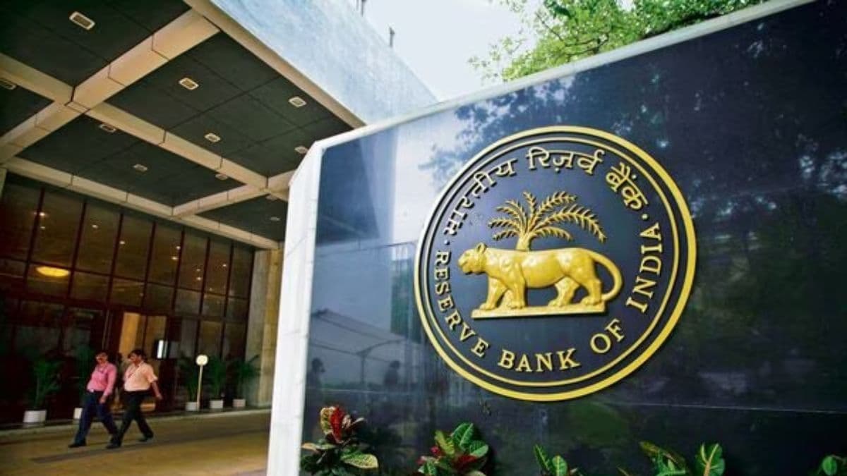 RBI के ताजा फैसले के बाद फिर मचा बवाल, जानें किस सेक्टर पर कितना पड़ेगा असर?