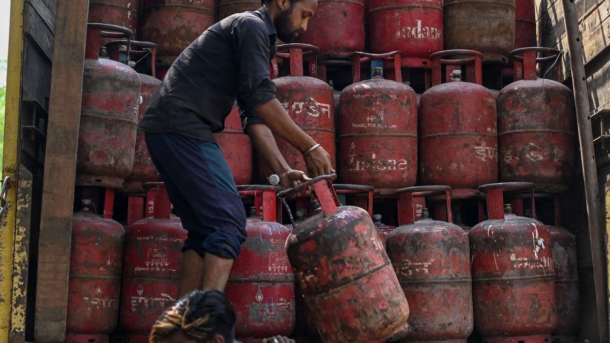 फिर सस्ता होगा गैस सिलेंडर, 9.5 करोड़ लोगों को होगा सीधा फायदा